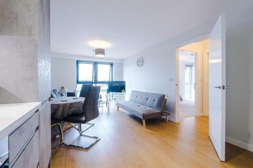 ?onpoint - Modern 2 Bed Apartment Close To Centre?