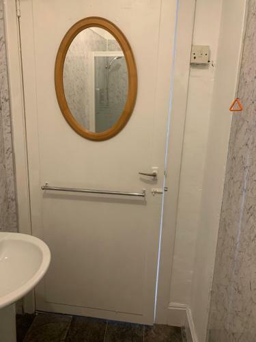 Apple Eye Apartment.