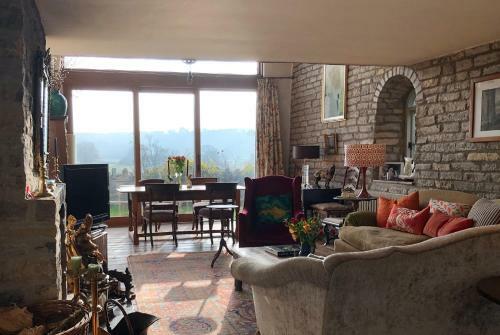 Villa Peaceful Stone Barn Conversion In Somerset