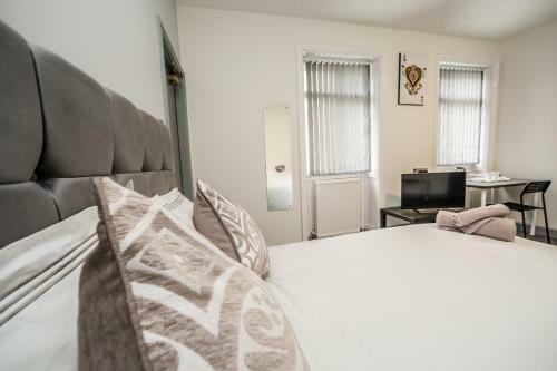 Hotel Huddersfield Central Lodge