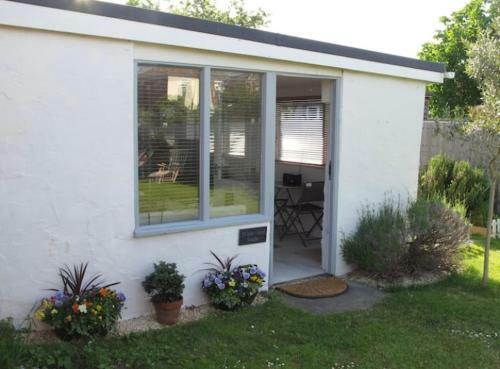 Hostal The Studio B&B Luxury Garden Room