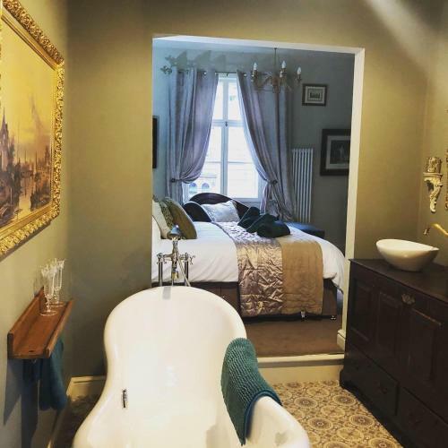 Hostal The Gin Lounge Rooms