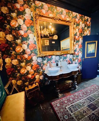 Hostal The Gin Lounge Rooms