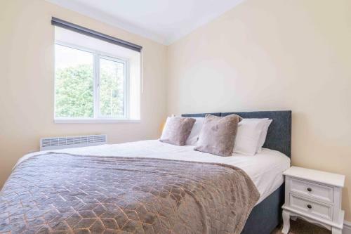 Uxbridge Apartments - 3 Double Bedrooms & Free Parking