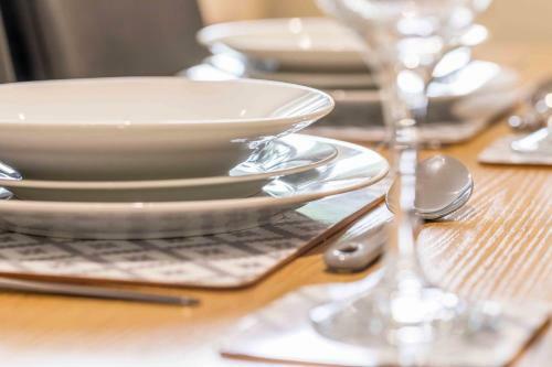 Uxbridge Apartments - 3 Double Bedrooms & Free Parking