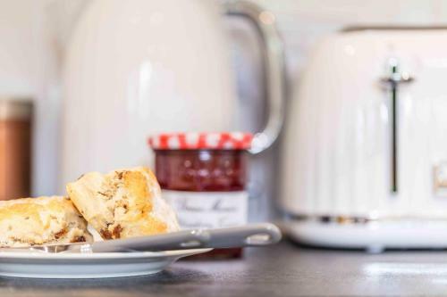 Uxbridge Apartments - 3 Double Bedrooms & Free Parking