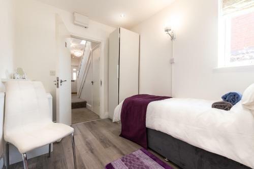 6 Bedroom House - Perfect For Professional Stays