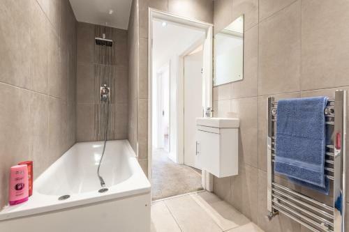 6 Bedroom House - Perfect For Professional Stays