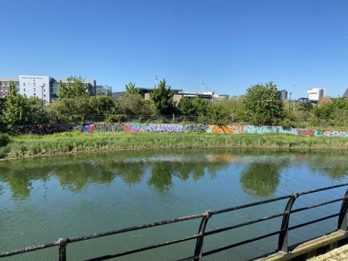 Toothbrush Apartments - Nr Train Station