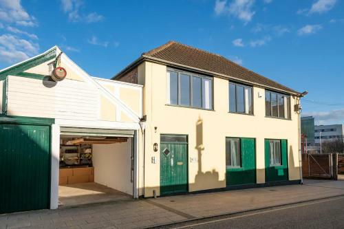 Stunning Apartment With Courtyard Near The Waterfront Ipswich