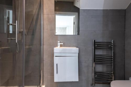 Townhouse For Professionals (5 Bedroom 5 Ensuite)