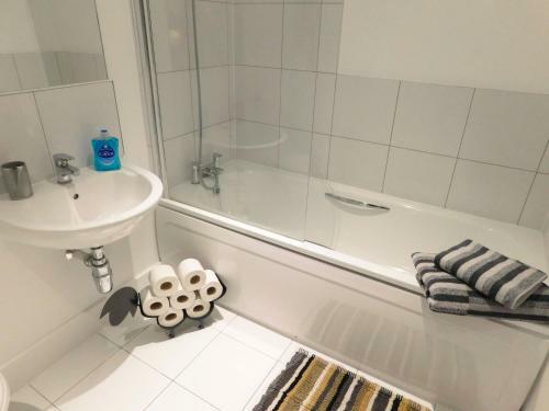 Spacious Luxury Waterfront Apartment