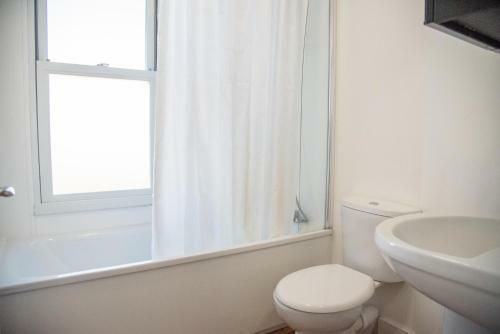 Hostal Stunning Refurbished Room - Private Patio! - Room 3
