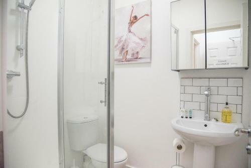 Hostal Stunning Designer Room - Ensuite - Room 7