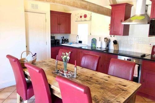 Villa Clover Barn - Luxury Cotswold Home - Sleeps 6 - Dog Friendly
