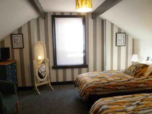 Charming Spacious Apartment, Kidderminster
