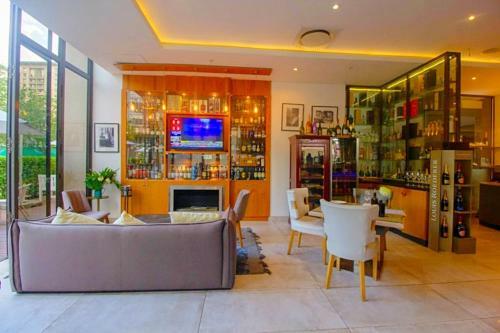 Sandton Luxury Apartment
