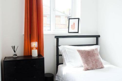 Chic Beach Getaway (sleeps 6) - 4min Walk To Beach