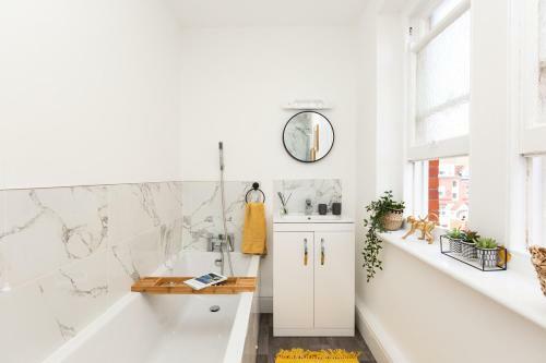 Walpole Bay Beach Apartment By Homm