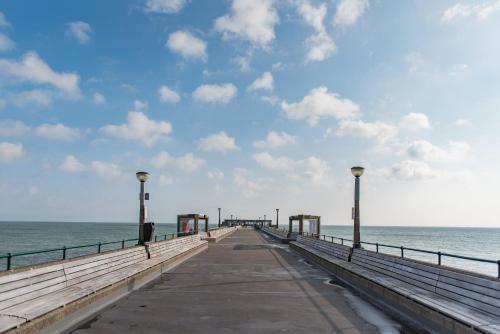 Pier View - Beautiful Sea View Apartment In Deal