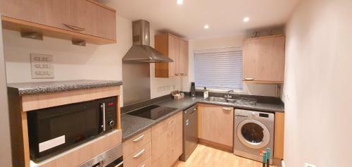 Garland Apartment, Greenhithe 5 - Netflix & Music
