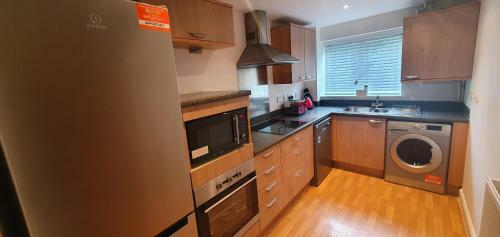Garland Apartment, Greenhithe 5 - Netflix & Music