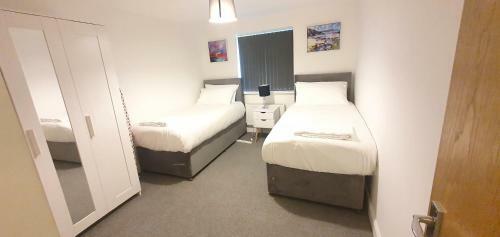 Garland Apartment, Greenhithe 5 - Netflix & Music