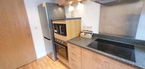 Garland Apartment, Greenhithe 5 - Netflix & Music