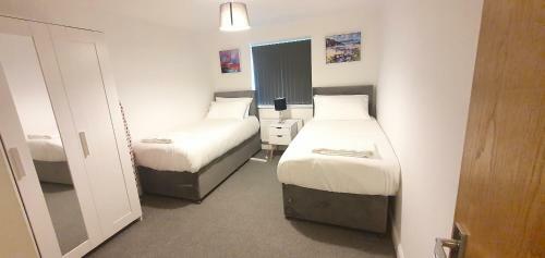 Garland Apartment, Greenhithe 5 - Netflix & Music