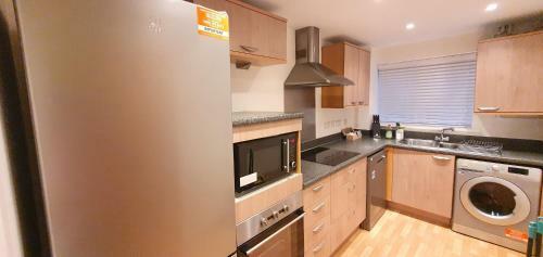 Garland Apartment, Greenhithe 5 - Netflix & Music
