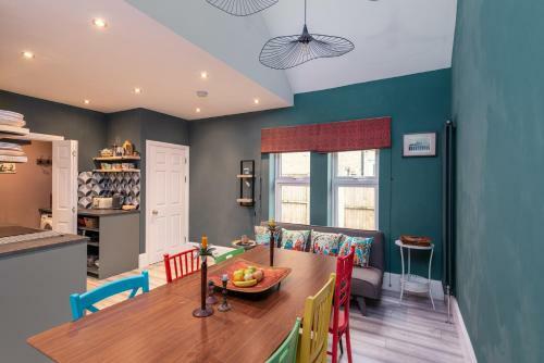 Sunbeam Cottage - Close To Town And Beach With Parking