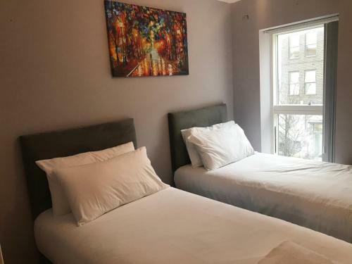 Sterling River View Apartment, Greenhithe 4 With Netflix & Amazon Music