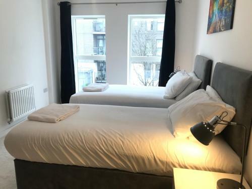 Sterling River View Apartment, Greenhithe 4 With Netflix & Amazon Music