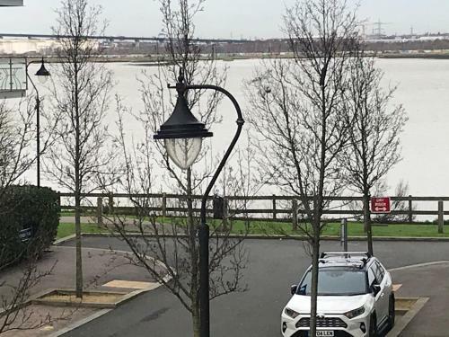 Sterling River View Apartment, Greenhithe 4 With Netflix & Amazon Music