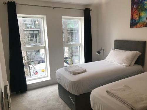 Sterling River View Apartment, Greenhithe 4 With Netflix & Amazon Music