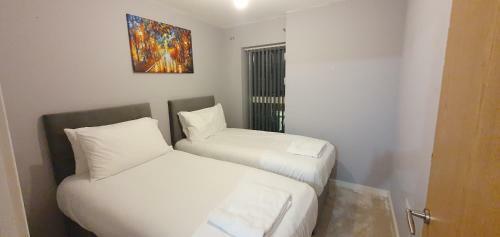Sterling River View Apartment, Greenhithe 4 With Netflix & Amazon Music