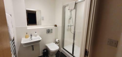 Sterling River View Apartment, Greenhithe 4 With Netflix & Amazon Music