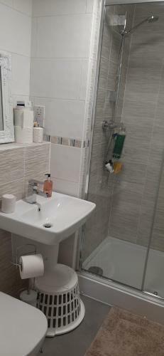 2 Bed Home Stay Apartment