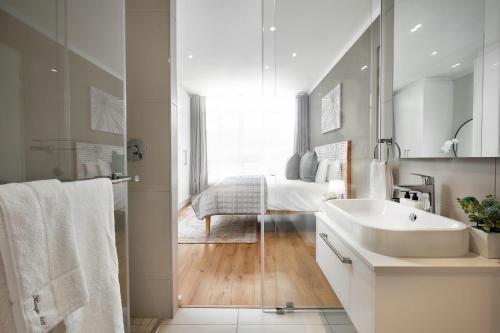 Modern Luxury Fully Furnished Apartment In Sandton