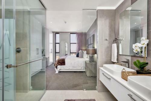 Modern Luxury Fully Furnished Apartment In Sandton
