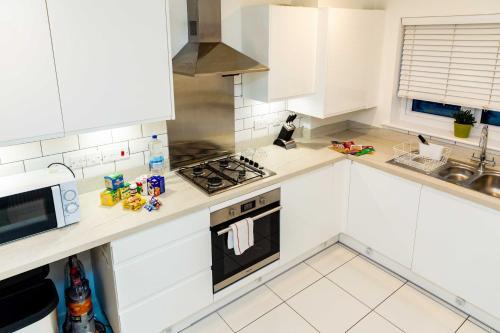 Graceful Home Away Sittingbourne 3bh