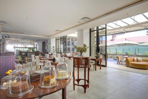 Apartamento Sandton Skye Suite 910