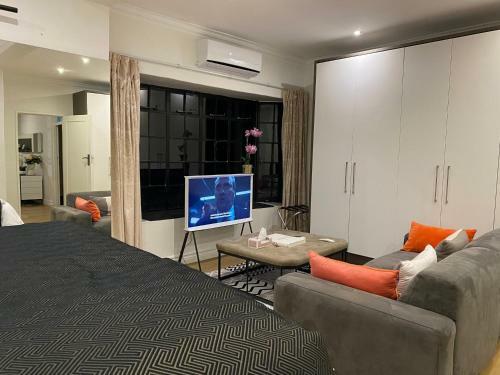 The Orca, Bryanston Entire 4 Bed House