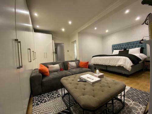 The Orca, Bryanston Entire 4 Bed House