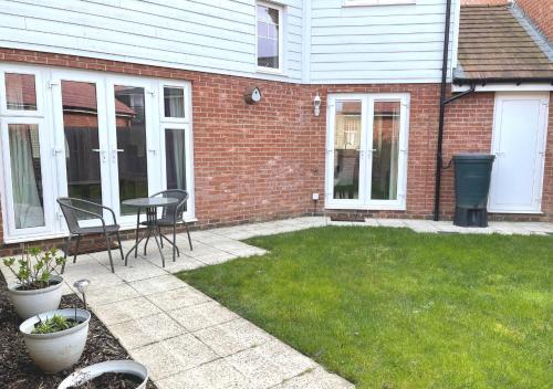 Ashford Holiday Home Sleeps 6