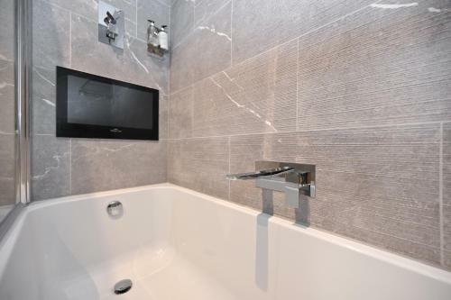 Apartamento Modern & Spacious 2br Apt Seaside Stay