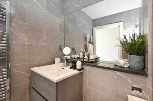 Apartamento Modern & Spacious 2br Apt Seaside Stay