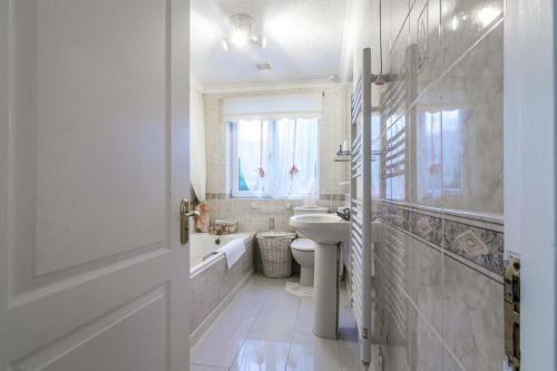 Attractive Bungalow With Private Pool