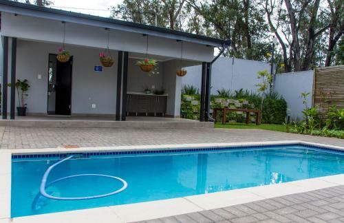 ?pop Inn? Modern Apartment In Heart Of Bryanston