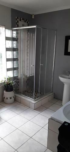 Hostal Suite Oaks Bryanston -blue Starling X King Suite